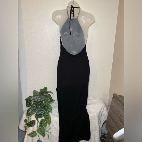 Elegant Black Maxi Dress - Picture 4 of 15